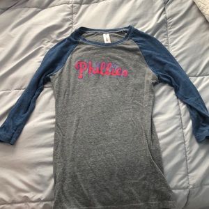 3/4 sleeve Phillies t-shirt size small
